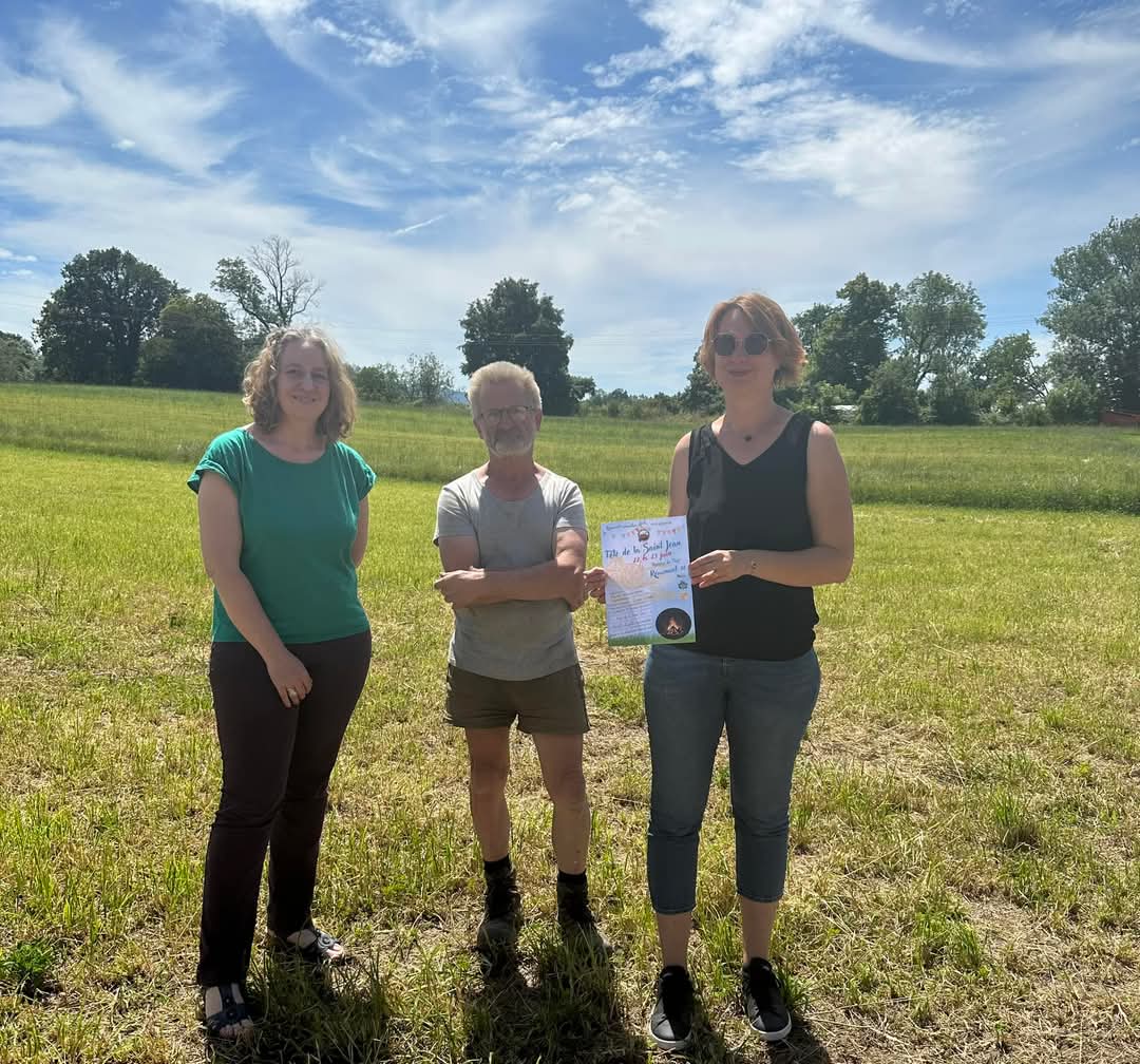 Gaby de l'asso reaumont animation, carole et pauline artisannes de saint blaise du buis.jpg (175 KB)